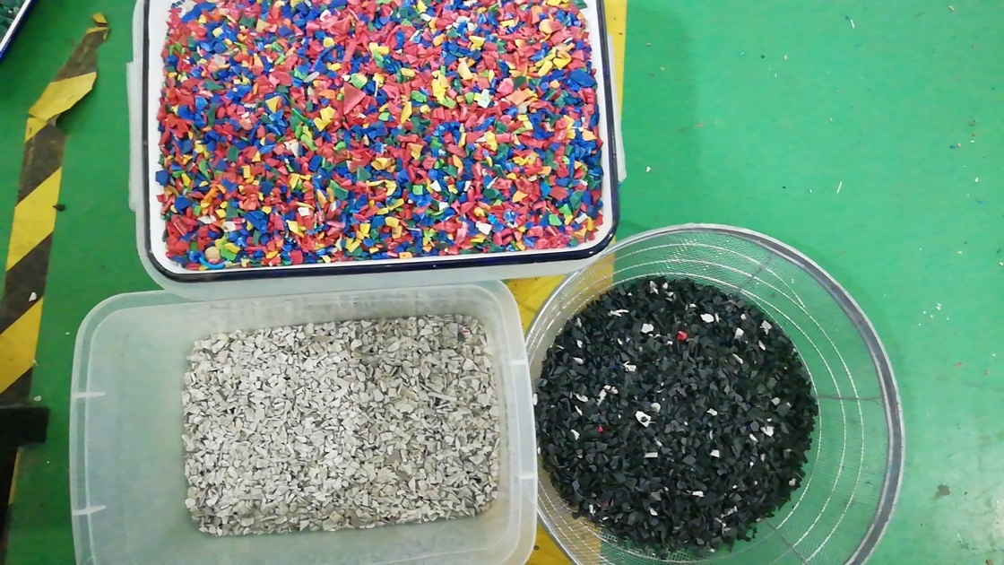 Zwei Rutschautomatisches PET-PVC-ABS-HDPE-LDPE-Plastikfarbsortierer-Maschine der Schicht-4