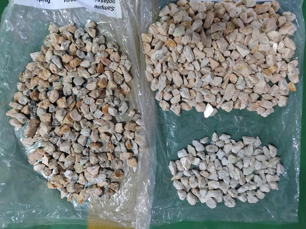 Hochkapazitäts-Wenyao-Doppelschichtgürtel Trockener und nasser Erz Stein Mineralfarben Sortiermaschine mit Ejektor SMC 16-Loch Düsen