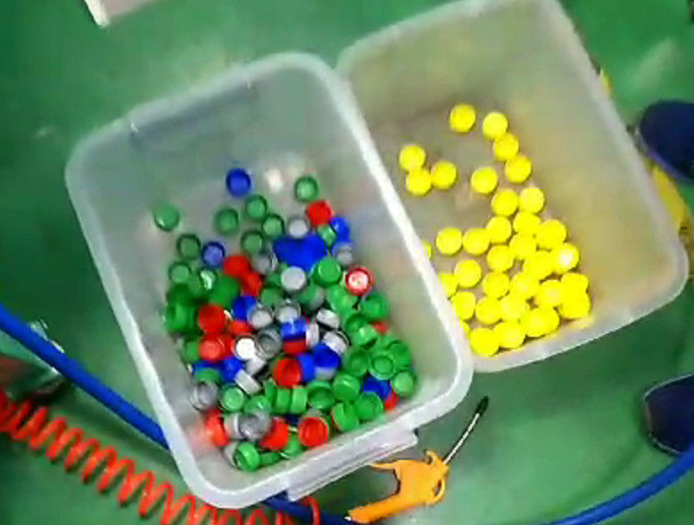 Hoher Reinheitsgrad-Plastikflaschenkapsel-Farbsortierer-Plastikschrott-Farbart-Maschine im Plastikrecycling-prozess